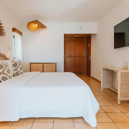 Grecotel Casa Paradiso 4* מרמרי